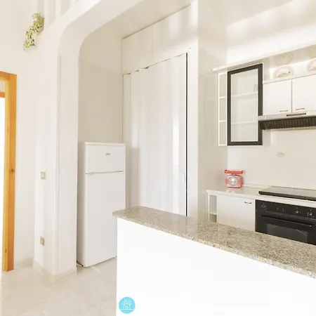 Апартаменти Endless Summer Flat Baia